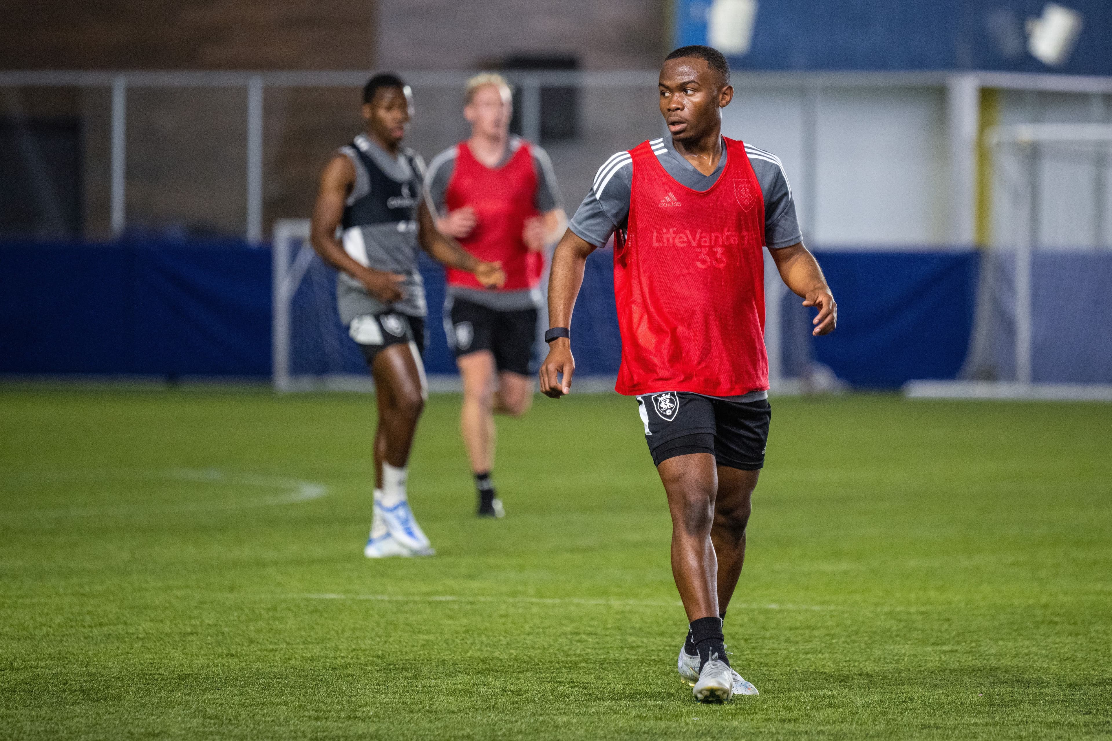 Moses Nyeman standing during a preseason scrimmage.